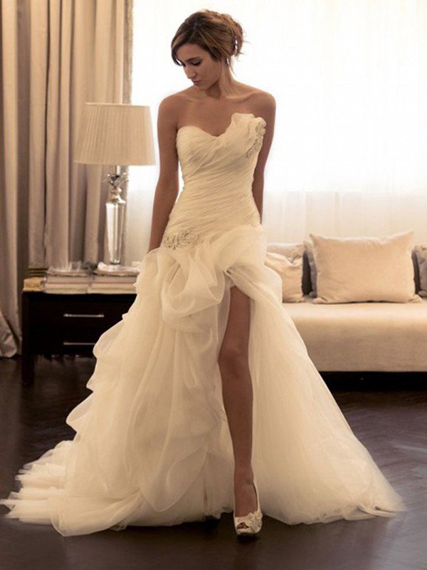 Check this Beading Organza Sweep Train Sweetheart Sleeveless Ball Gown Wedding Dresses at stylesnuggle.com, this dress will make your guests say wow. The Sweetheart bodice is thoughtfully lined, and the skirt with Beading to provide the airy, flatter look of Organza.