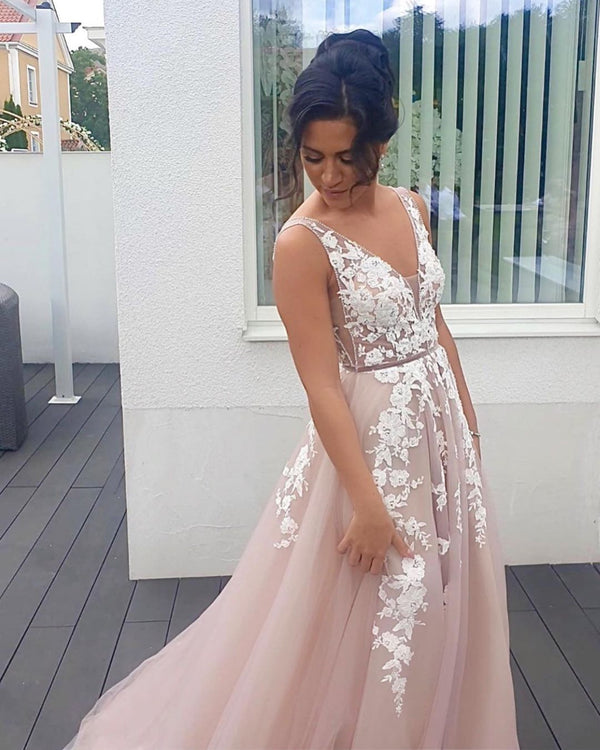 Elegant V-Neck Sleeveless Long Prom Dress Tulle With Lace Appliques-stylesnuggle