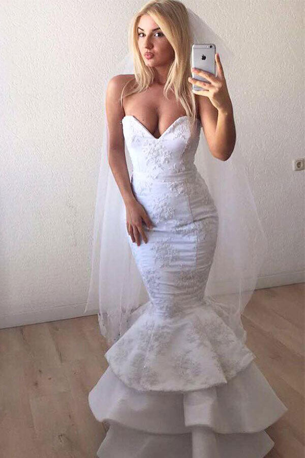 stylesnuggle.com supplies you Modern Sweetheart White Lace Appliques Mermaid Ruffless Long Wedding Dress at a price from Lace to Mermaid hem. Fast delivery worldwide. 