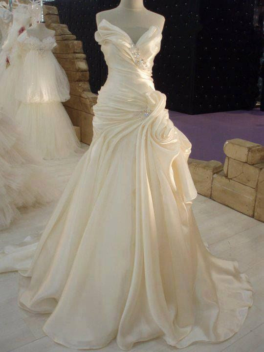 stylesnuggle custom made you a-line Ruffless wedding dress in high quality at factory price, saving your money and making you shinning at your party.