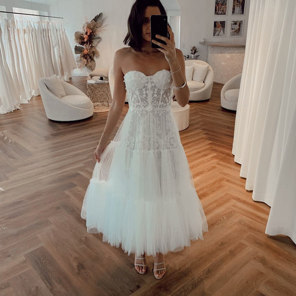 stylesnuggle offers Vintage White Strapless Short Summer Tulle Wedding Dress at factory price from White,Ivory,Champagne,Black, Lace to A-line hem. All sold at reasonable price