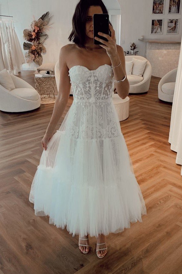stylesnuggle offers Vintage White Strapless Short Summer Tulle Wedding Dress at factory price from White,Ivory,Champagne,Black, Lace to A-line hem. All sold at reasonable price